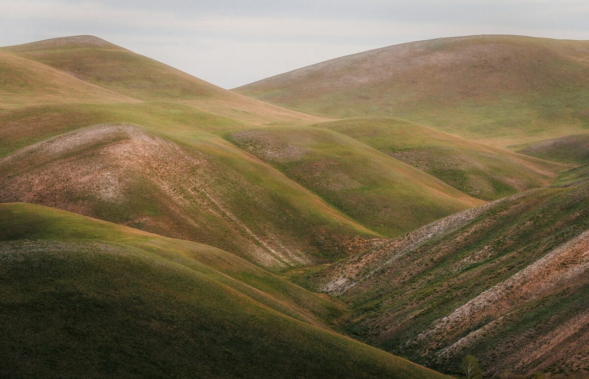 Gradient descent IRL: "Dolgie Mountains, South Ural" Photo by Daniil Silantev on Unsplash